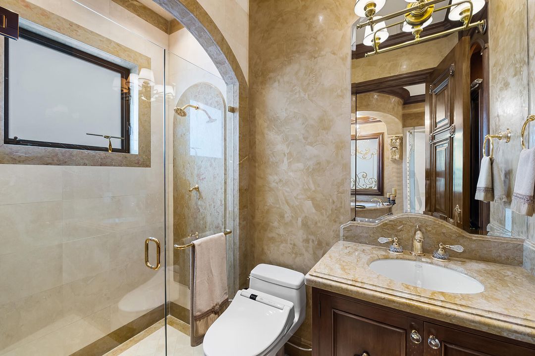 最近售出: $10,500,000 (6 贝兹, 8 浴室, 9684 平方英尺)