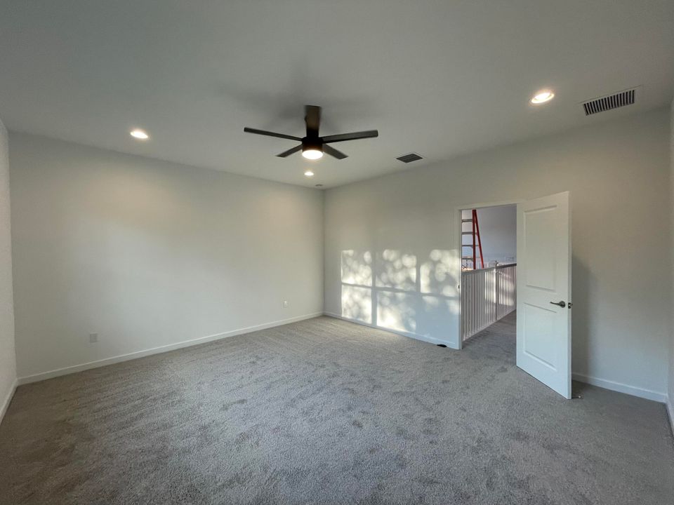 Active With Contract: $3,700 (3 beds, 2 baths, 2208 Square Feet)