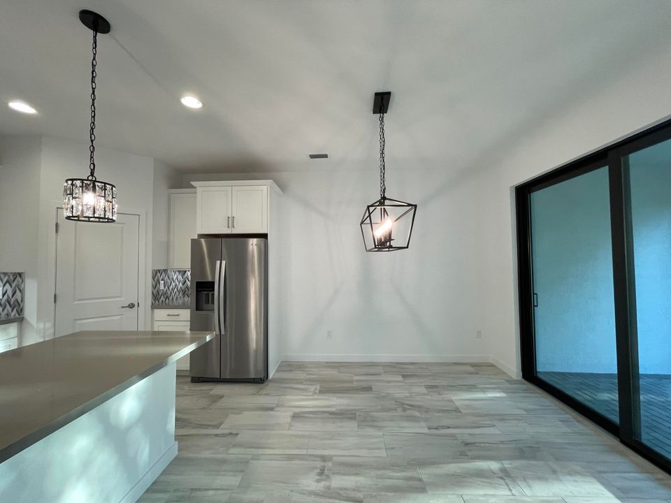 Active With Contract: $3,700 (3 beds, 2 baths, 2208 Square Feet)