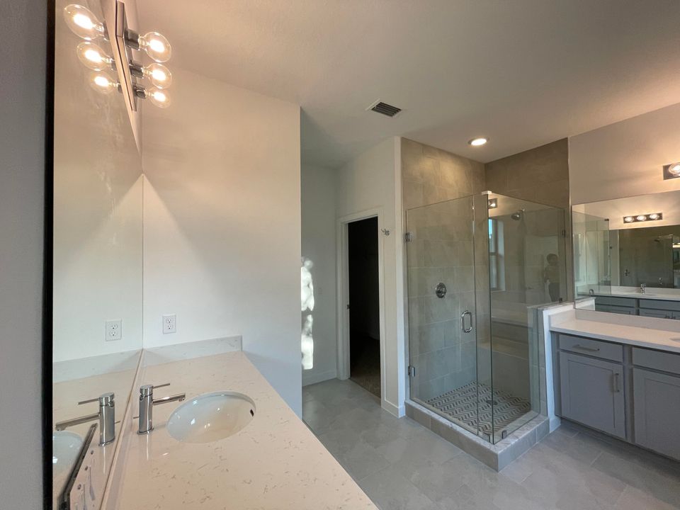 Active With Contract: $3,700 (3 beds, 2 baths, 2208 Square Feet)