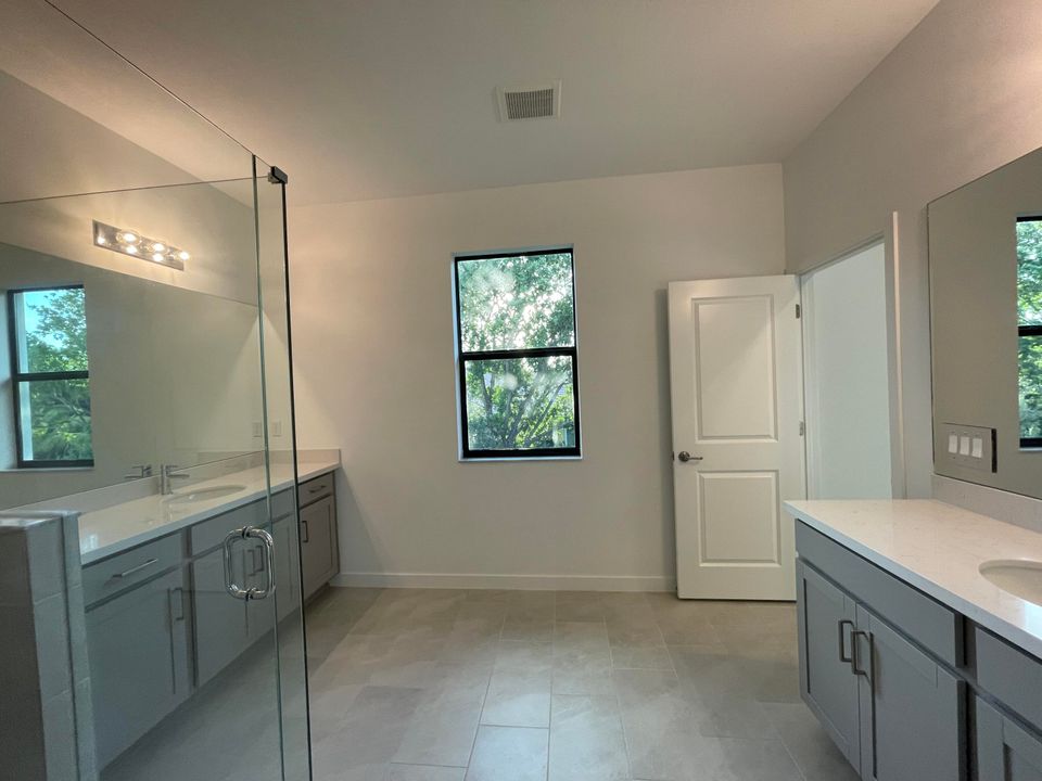 Active With Contract: $3,700 (3 beds, 2 baths, 2208 Square Feet)