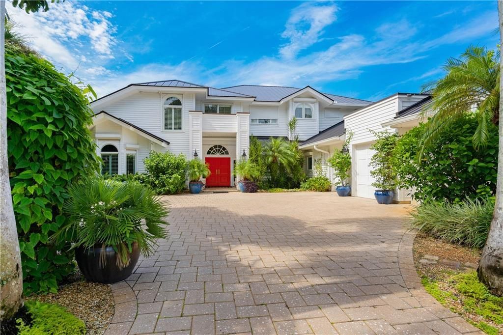 Recently Sold: $3,700,000 (5 beds, 5 baths, 5501 Square Feet)