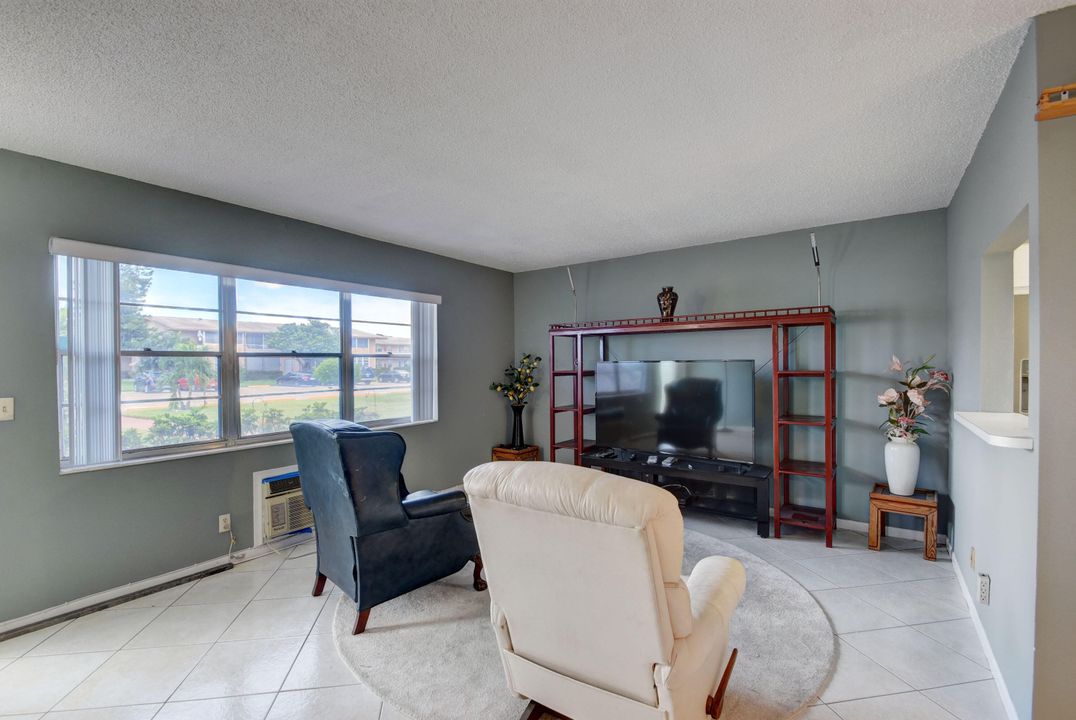 Recently Sold: $49,000 (1 beds, 1 baths, 738 Square Feet)