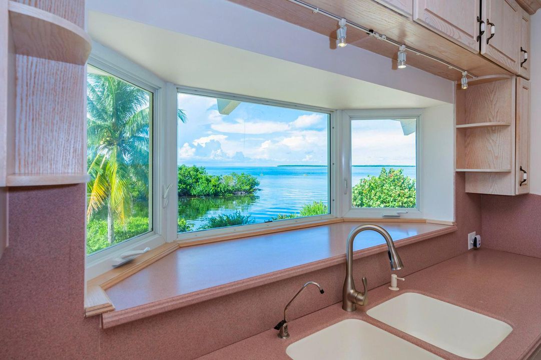 Recently Sold: $3,900,000 (3 beds, 3 baths, 2684 Square Feet)