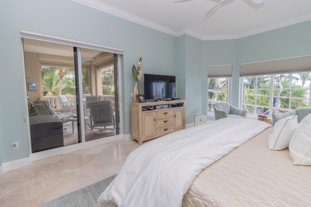 Recently Sold: $1,990,000 (3 beds, 3 baths, 3008 Square Feet)