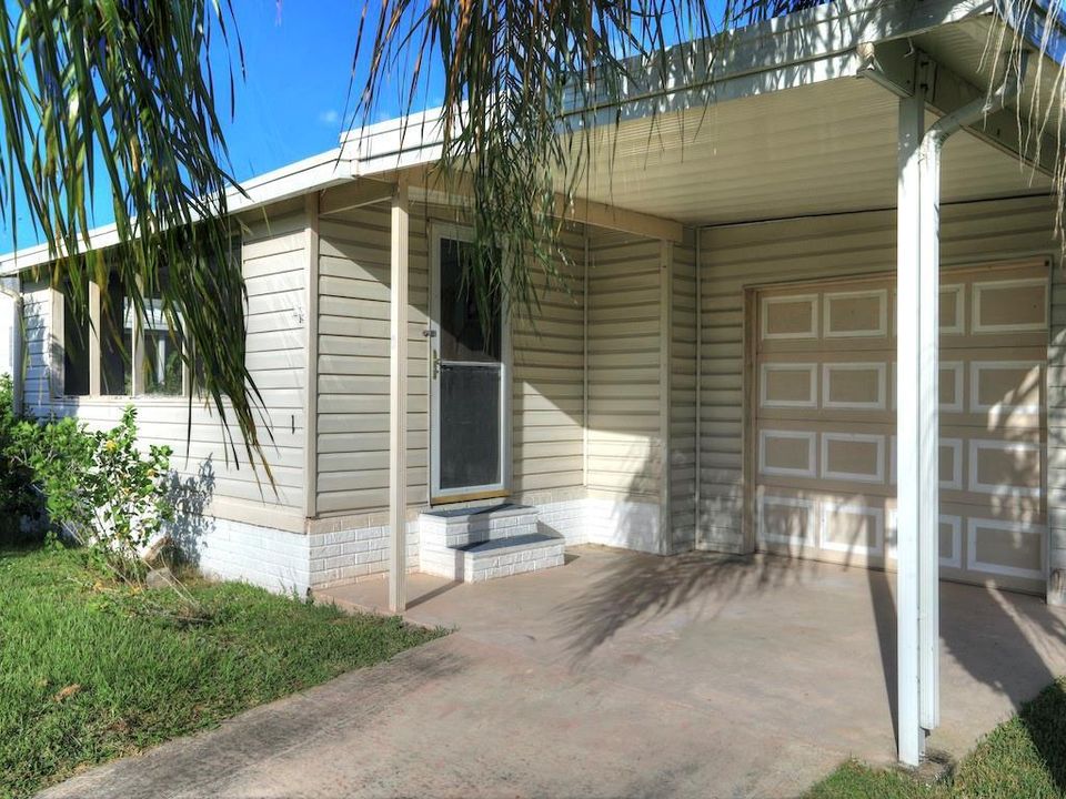 Recently Sold: $110,000 (2 beds, 2 baths, 1104 Square Feet)