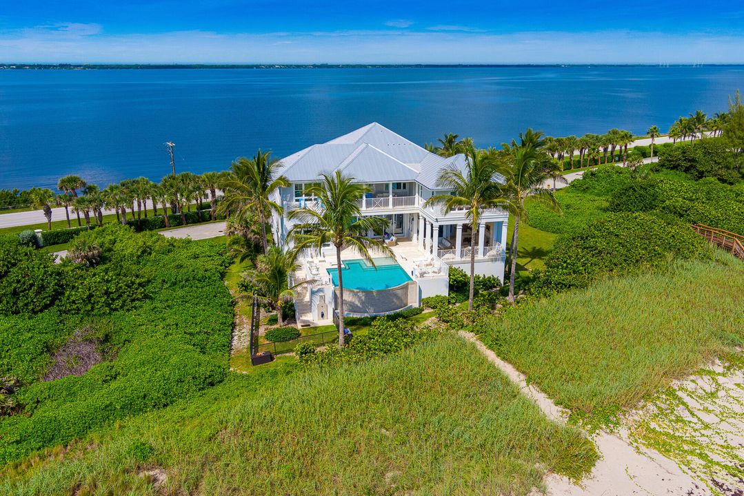 Recently Sold: $6,850,000 (5 beds, 5 baths, 5932 Square Feet)