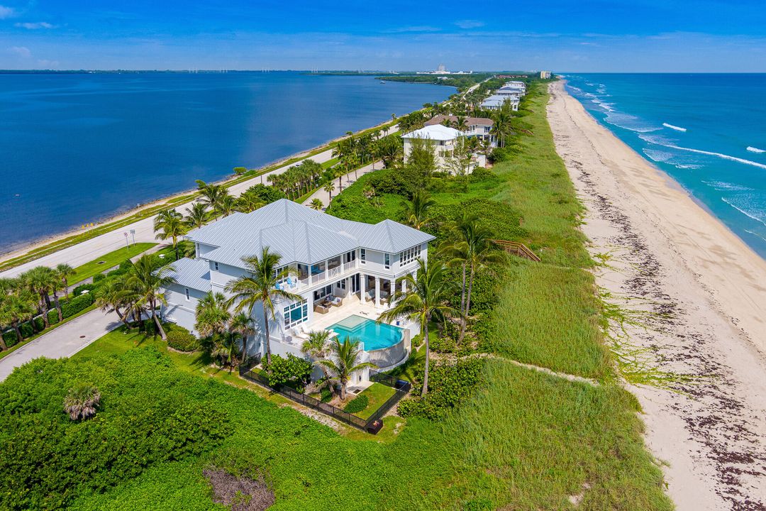 Recently Sold: $6,850,000 (5 beds, 5 baths, 5932 Square Feet)