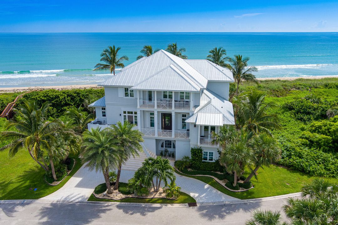 Recently Sold: $6,850,000 (5 beds, 5 baths, 5932 Square Feet)