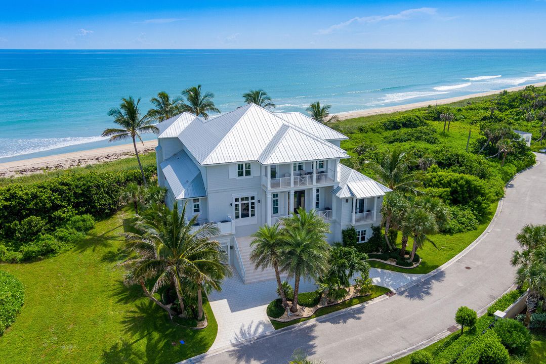 Recently Sold: $6,850,000 (5 beds, 5 baths, 5932 Square Feet)