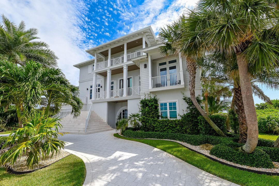 Recently Sold: $6,850,000 (5 beds, 5 baths, 5932 Square Feet)