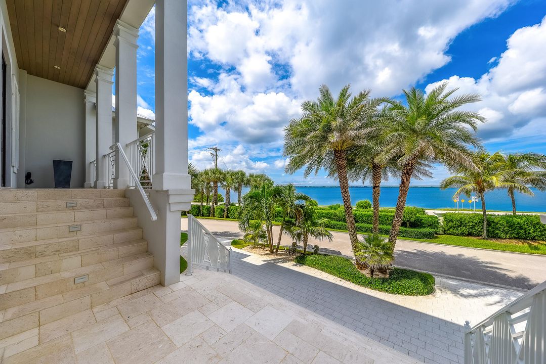 Recently Sold: $6,850,000 (5 beds, 5 baths, 5932 Square Feet)