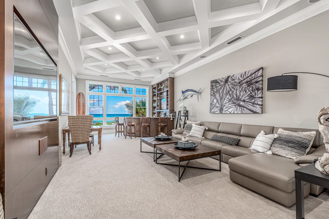 Recently Sold: $6,850,000 (5 beds, 5 baths, 5932 Square Feet)