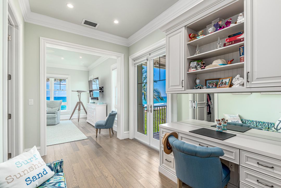 Recently Sold: $6,850,000 (5 beds, 5 baths, 5932 Square Feet)