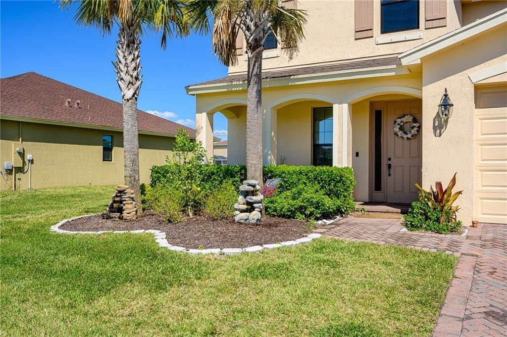 Recently Sold: $350,000 (4 beds, 3 baths, 2280 Square Feet)