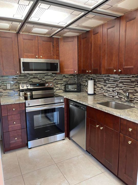 Recently Sold: $85,000 (1 beds, 1 baths, 726 Square Feet)