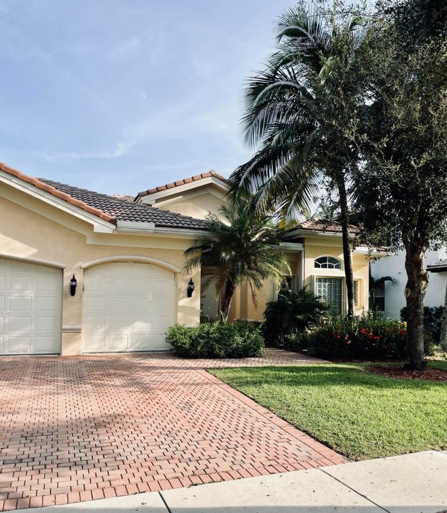 Recently Sold: $797,000 (5 beds, 3 baths, 2945 Square Feet)