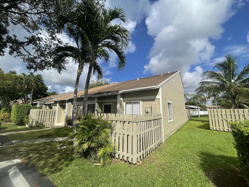 Recently Sold: $325,000 (3 beds, 2 baths, 1508 Square Feet)
