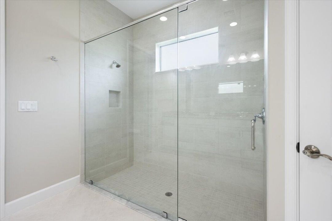 最近售出: $549,900 (3 贝兹, 3 浴室, 2041 平方英尺)