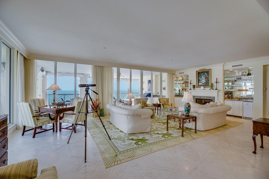 Recently Sold: $3,200,000 (4 beds, 4 baths, 4372 Square Feet)