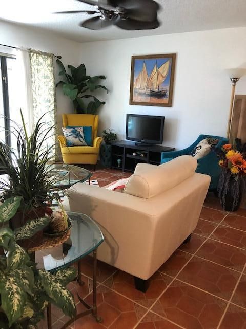 Recently Sold: $250,000 (2 beds, 1 baths, 955 Square Feet)