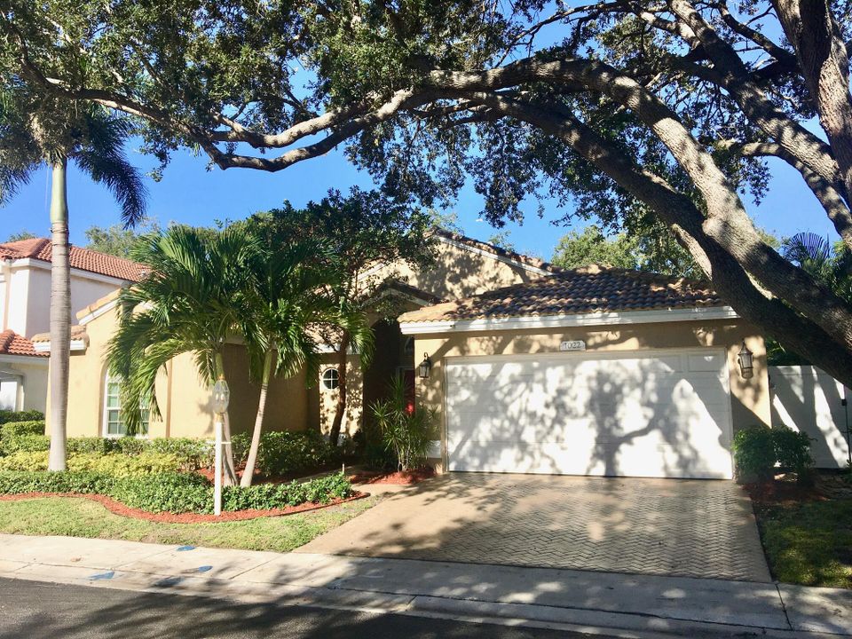Recently Sold: $529,000 (3 beds, 2 baths, 1796 Square Feet)