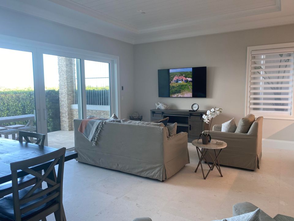 Recently Sold: $2,495,000 (3 beds, 4 baths, 3099 Square Feet)