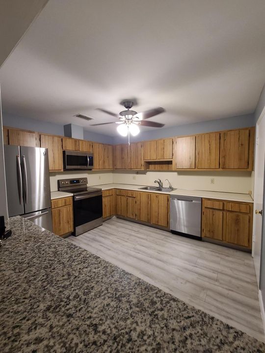 Recently Rented: $1,800 (2 beds, 2 baths, 1243 Square Feet)