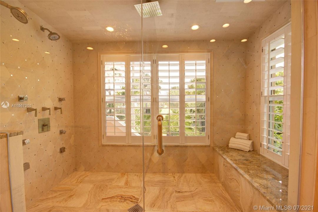 Недавно арендовано: $25,000 (4 спален, 4 ванн, 4340 Квадратных фут)
