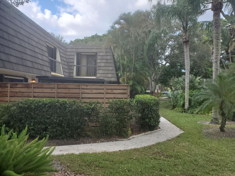 Recently Sold: $360,000 (2 beds, 2 baths, 1488 Square Feet)
