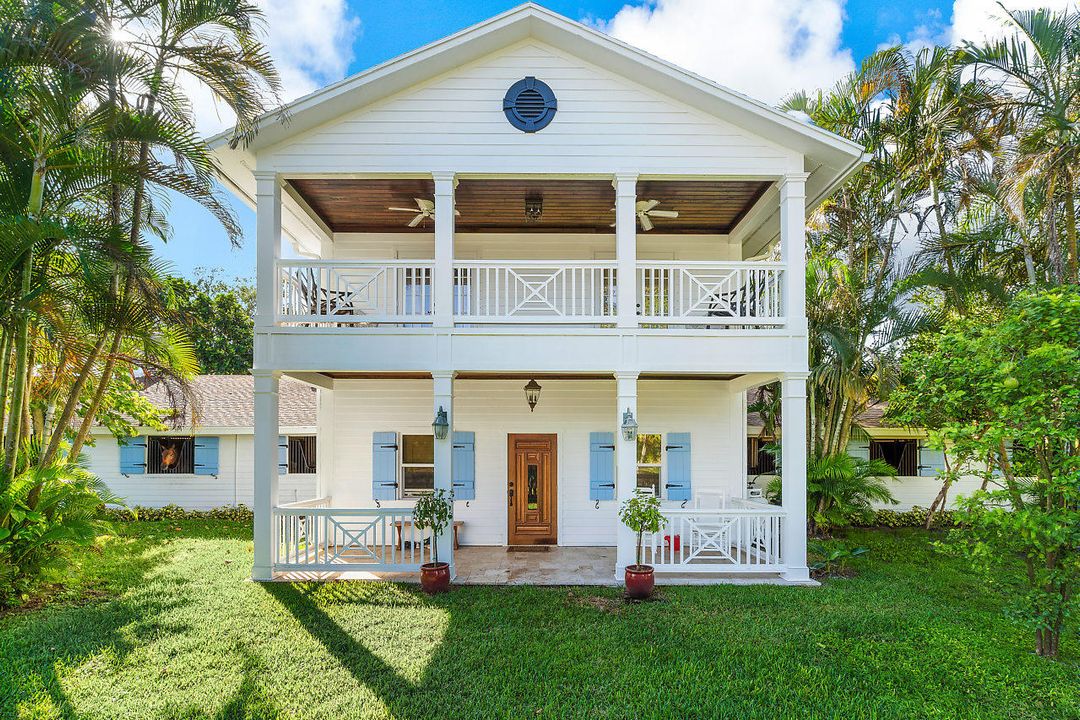 Recently Sold: $3,350,000 (3 beds, 2 baths, 1850 Square Feet)