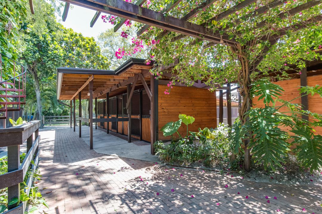 Recently Sold: $3,350,000 (3 beds, 2 baths, 1850 Square Feet)