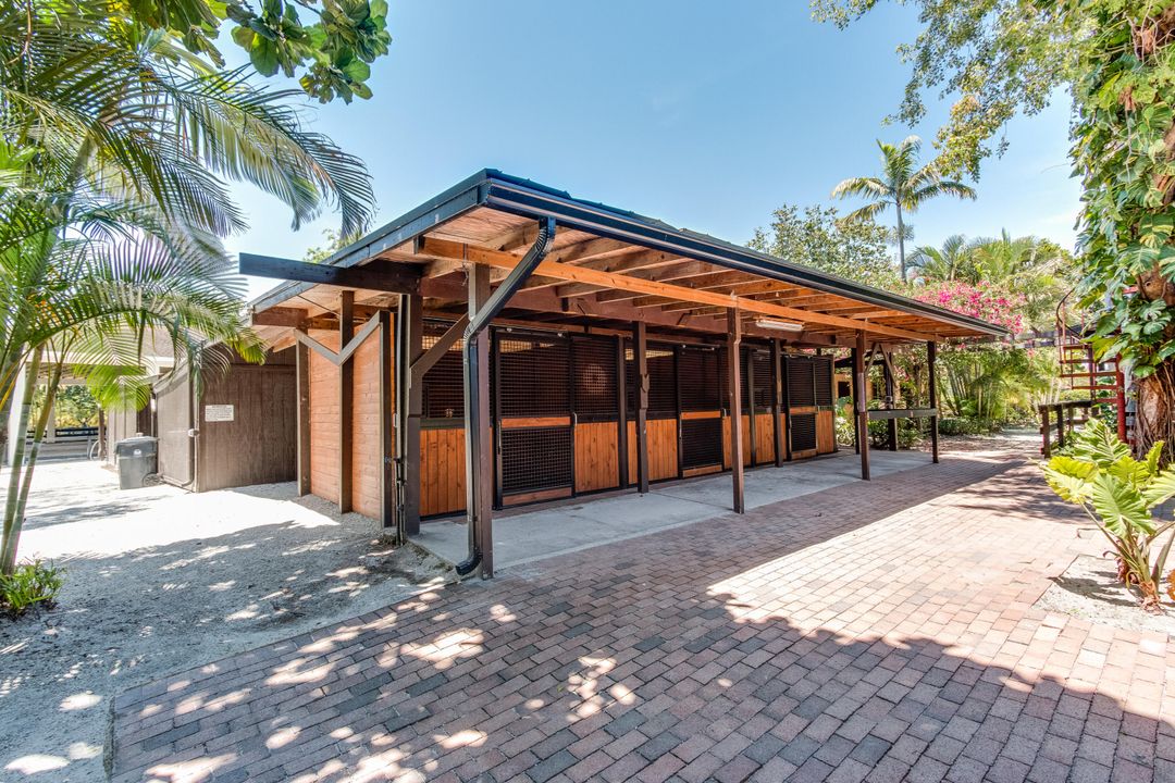 Recently Sold: $3,350,000 (3 beds, 2 baths, 1850 Square Feet)