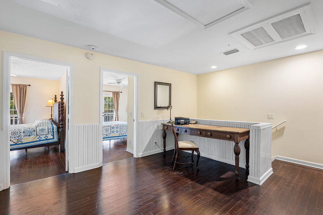 Recently Sold: $3,350,000 (3 beds, 2 baths, 1850 Square Feet)