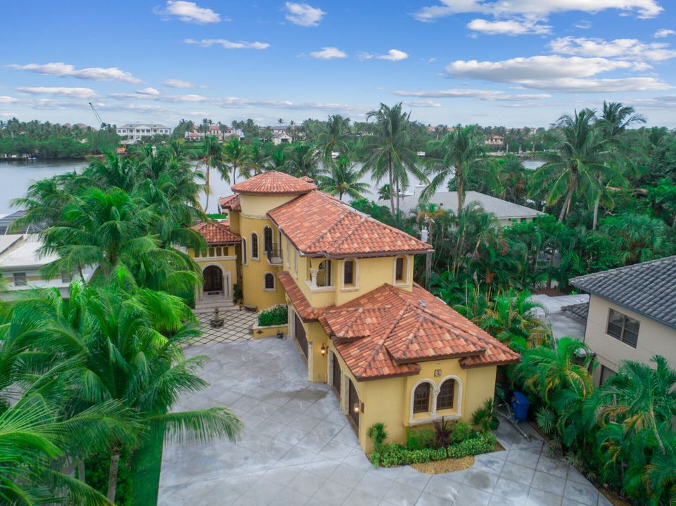 Recently Sold: $3,900,000 (5 beds, 4 baths, 4158 Square Feet)