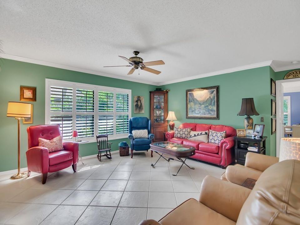 Recently Sold: $450,000 (3 beds, 2 baths, 2353 Square Feet)