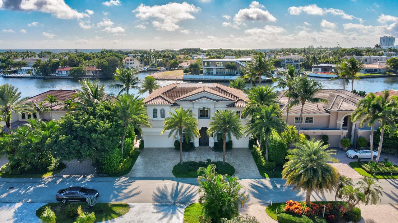 Recently Sold: $8,900,000 (4 beds, 4 baths, 6454 Square Feet)