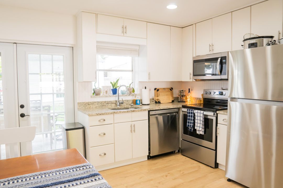 最近租的: $3,250 (2 贝兹, 1 浴室, 816 平方英尺)