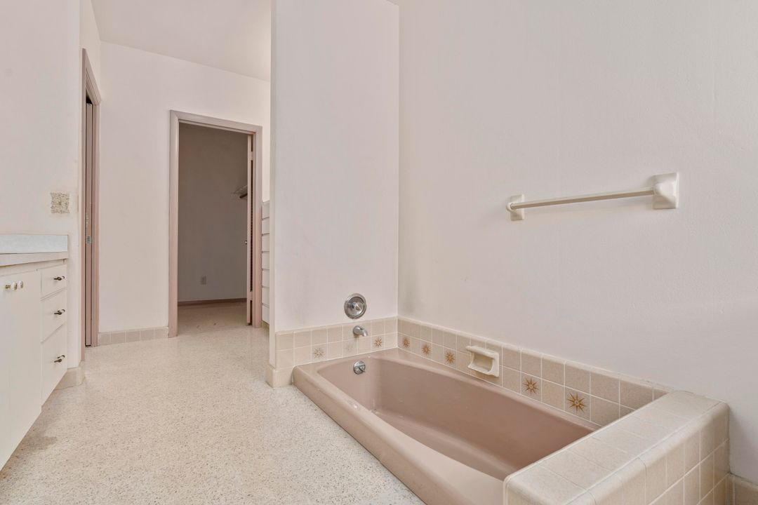 最近售出: $849,900 (3 贝兹, 2 浴室, 2091 平方英尺)