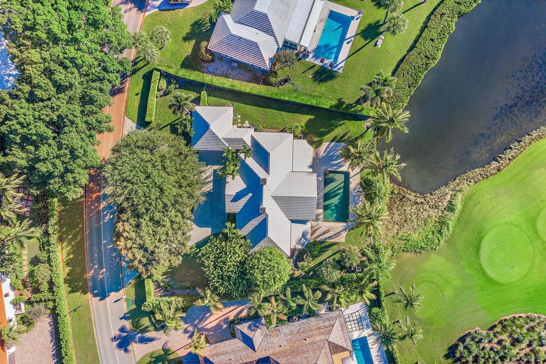 Recently Sold: $5,950,000 (3 beds, 3 baths, 2945 Square Feet)