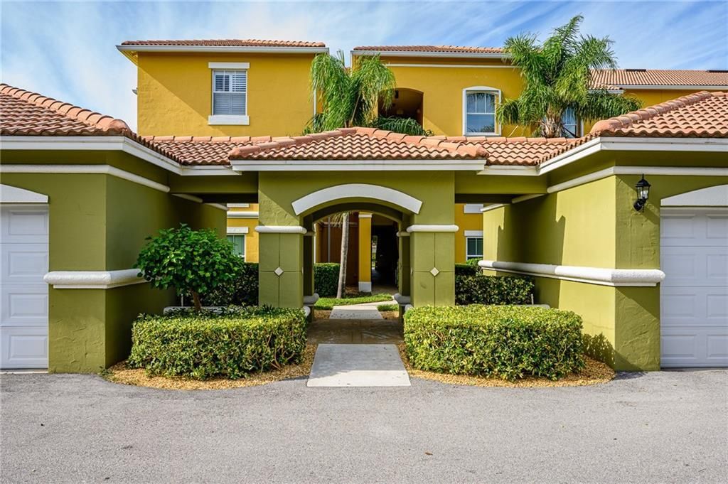 Recently Sold: $175,000 (2 beds, 2 baths, 994 Square Feet)
