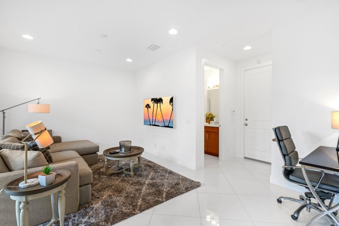 Recently Sold: $775,000 (3 beds, 3 baths, 2252 Square Feet)