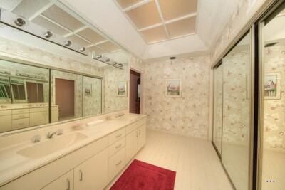 最近售出: $359,000 (3 贝兹, 2 浴室, 1933 平方英尺)