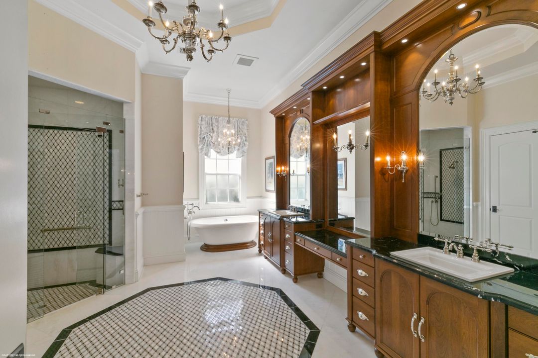 Недавно продано: $10,250,000 (6 спален, 6 ванн, 8866 Квадратных фут)