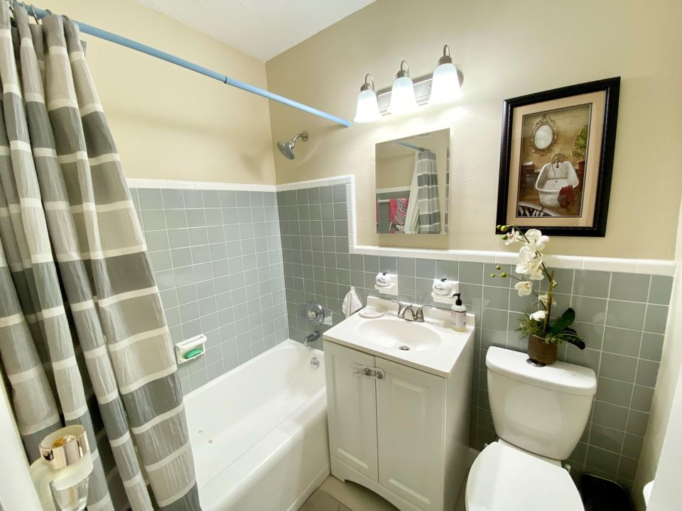 Недавно арендовано: $2,300 (3 спален, 2 ванн, 988 Квадратных фут)