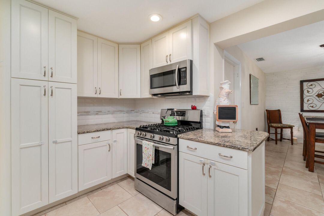 Recently Sold: $800,000 (2 beds, 2 baths, 2179 Square Feet)