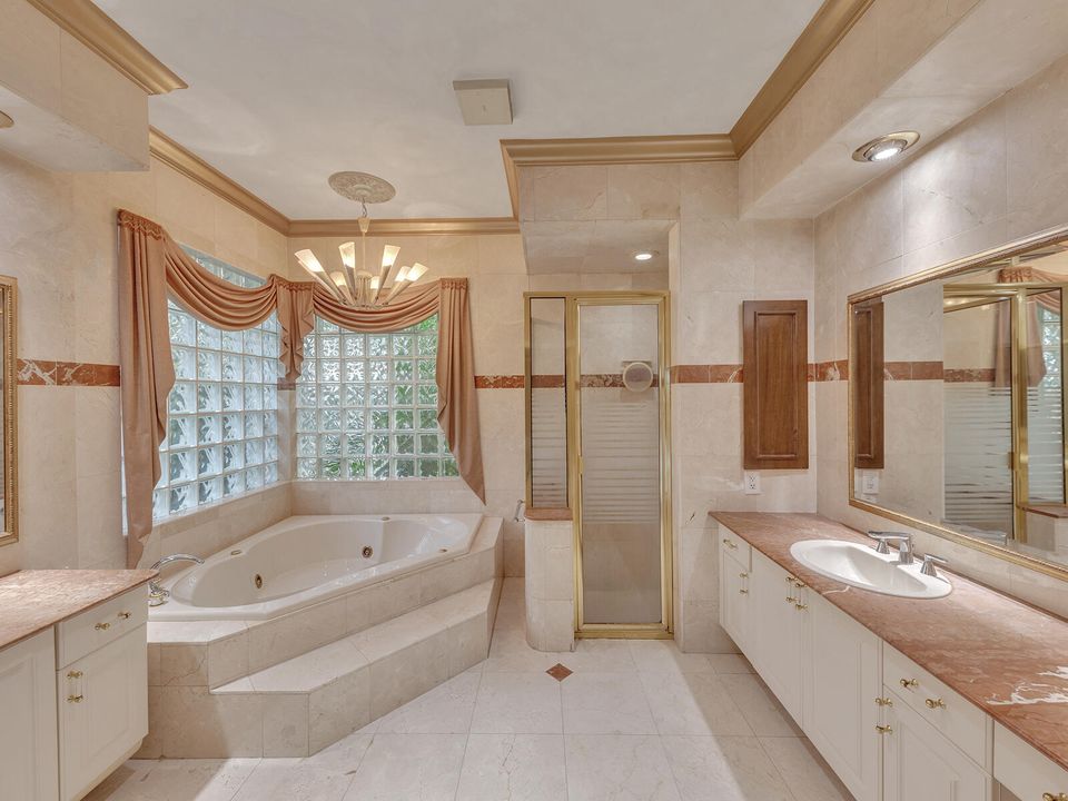 最近租的: $5,200 (5 贝兹, 3 浴室, 3787 平方英尺)