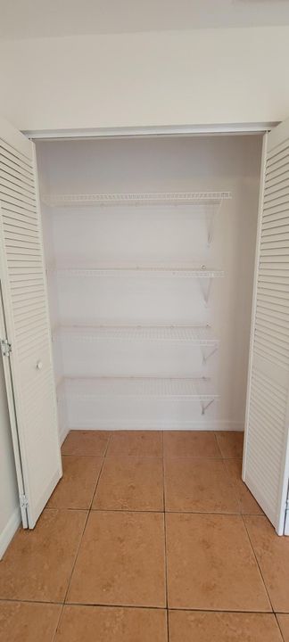 Recientemente alquilado: $1,350 (2 camas, 1 baños, 990 Pies cuadrados)