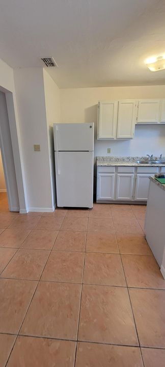 Recently Rented: $1,350 (2 beds, 1 baths, 990 Square Feet)