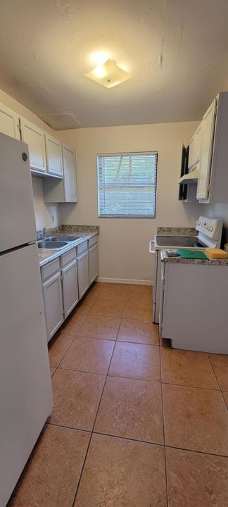Recently Rented: $1,350 (2 beds, 1 baths, 990 Square Feet)